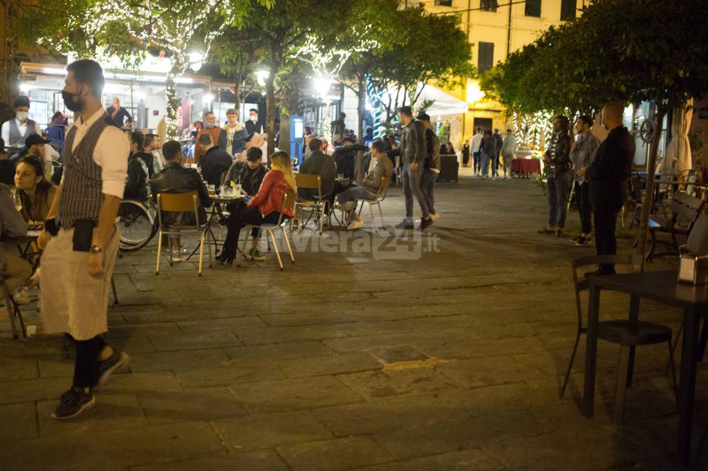 La &#8220;movida seduta&#8221; verso le 23 in piazza Bresca e Sardi