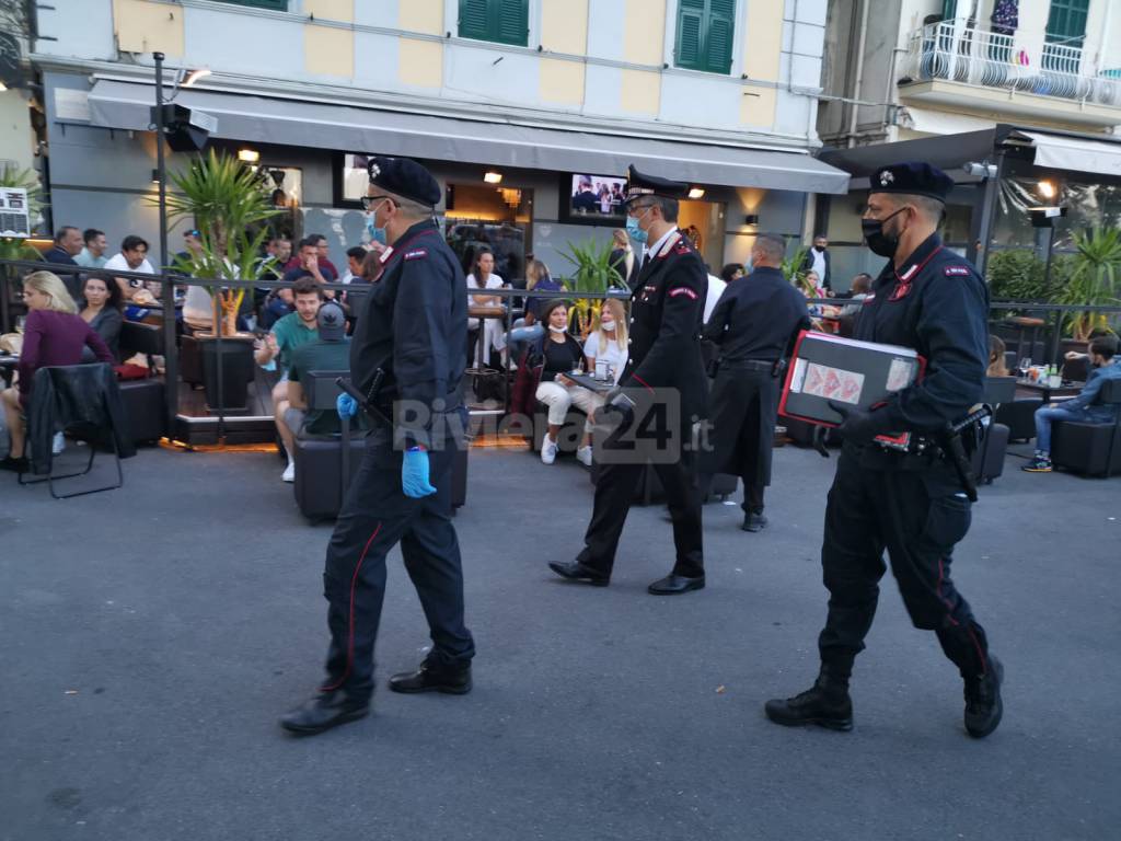 “Movida seduta” nel centro di Sanremo, dove non si può più bere stando in piedi