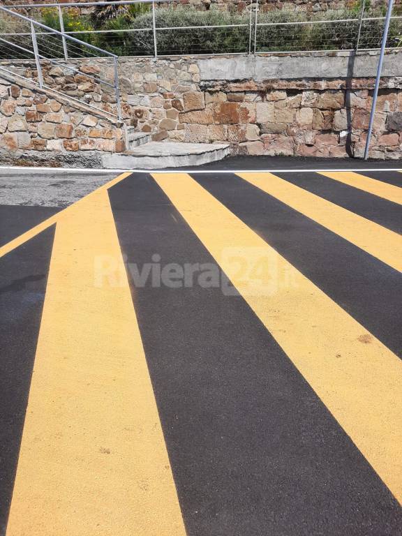 Sanremo, in Strada Tre Ponti il passaggio pedonale finisce nel muro