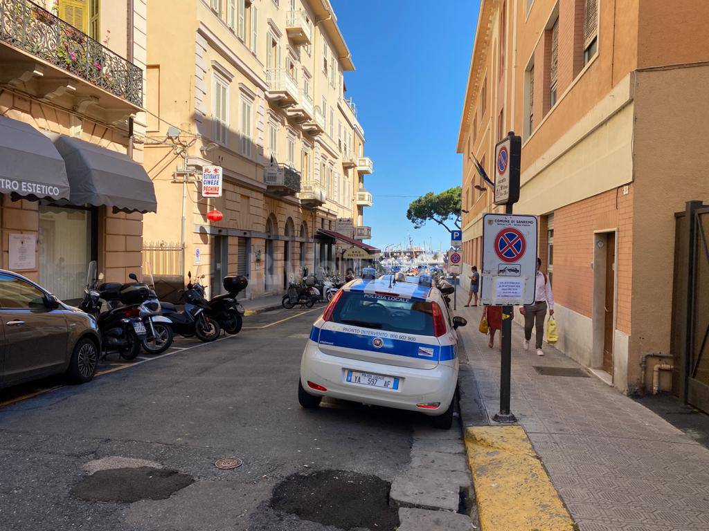 Sanremo, strage di multe in via Gioberti e al Porto Vecchio. Scattano le rimozioni