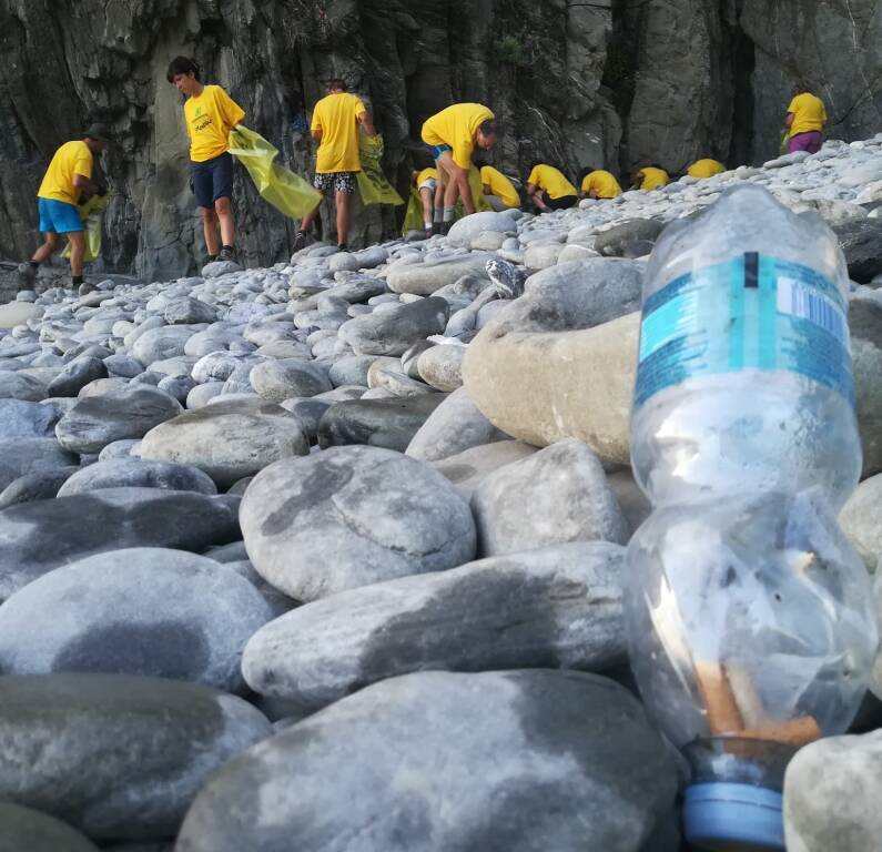 A San Bartolomeo al Mare appuntamento con l’iniziativa “Ripuliamo le spiagge”