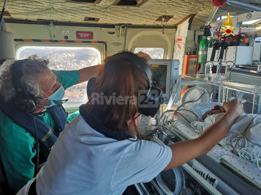 In volo con Drago neonato elitrasportato al Gaslini dall’ospedale di Imperia