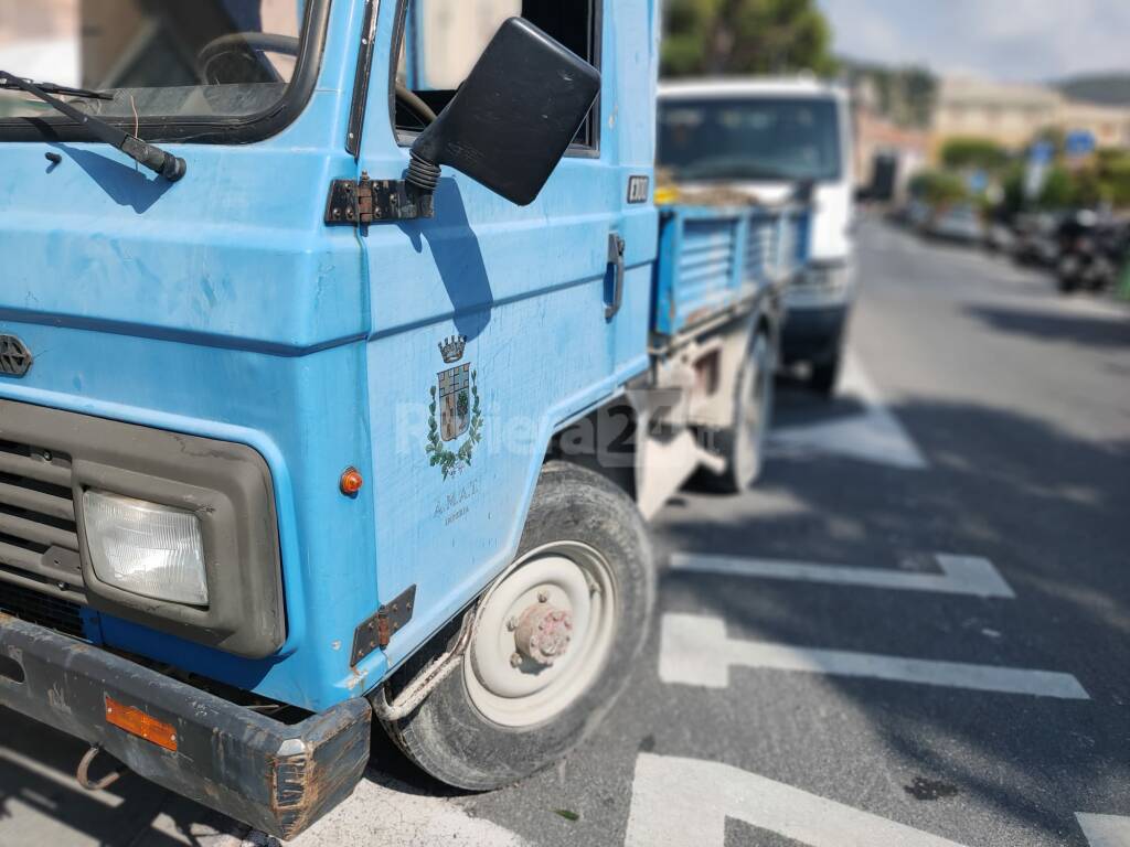 Imperia, alla Marina di Porto esplode tubo dell’acquedotto: addetti Amat al lavoro