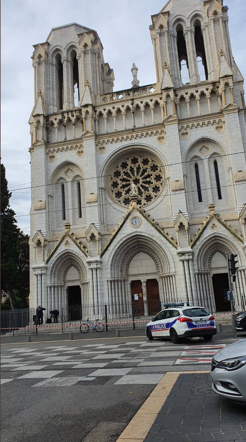 Torna la paura del terrorismo a Nizza, tre morti e diversi feriti