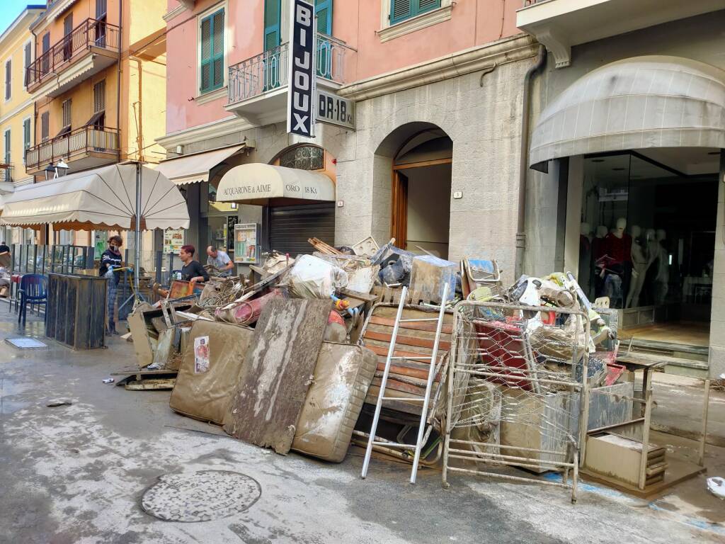 Ventimiglia a due giorni dall&#8217;alluvione, l&#8217;amministrazione comunale: «Venite ad aiutarci»