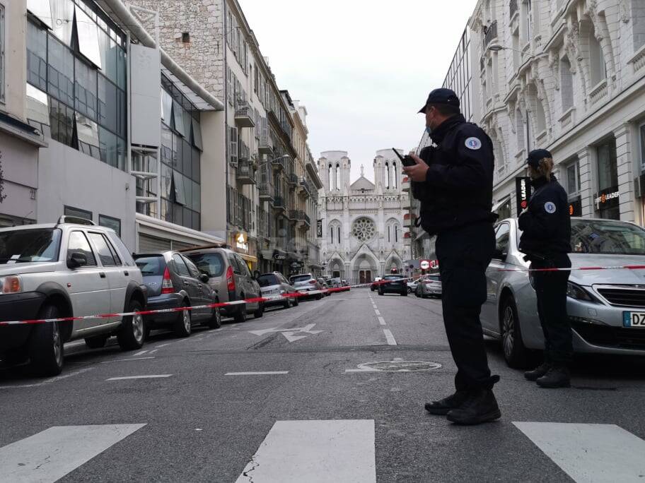 Nizza, il killer di Notre Dame sbarcato da poco a Lampedusa. Ciotti: «Sospendere flusso migratorio»