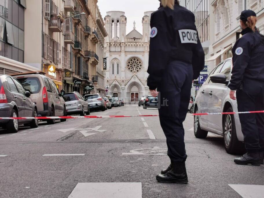 Nizza, il killer di Notre Dame sbarcato da poco a Lampedusa. Ciotti: «Sospendere flusso migratorio»