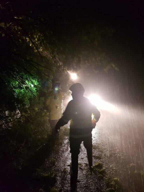 Frane, crolli ed evacuazioni per il maltempo. A Sanremo isolata la frazione di Borello