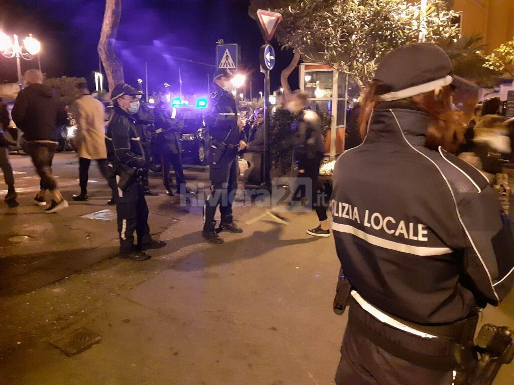 Sanremo, a mezzanotte scatta la stretta sulla movida: tutti a casa