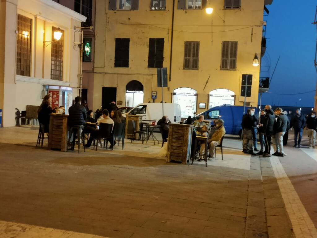 Imperia, l'ultimo aperitivo prima del lockdown