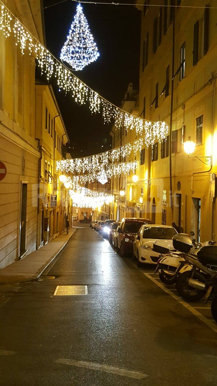 Imperia, San Leonardo accende le luminarie natalizie