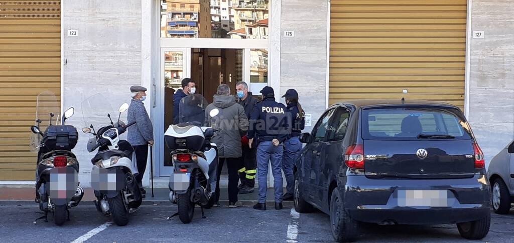 Sanremo, dimentica pentolino sul fuoco e brucia la cucina. Incendio spento dai vigili del fuoco