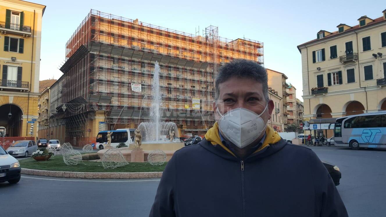 Riaperta la fontana di piazza Dante