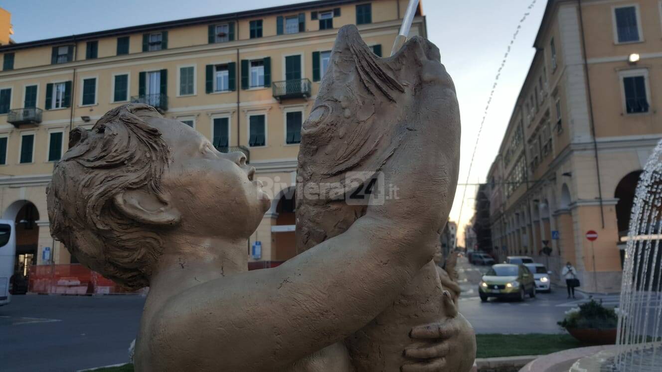 Riaperta la fontana di piazza Dante