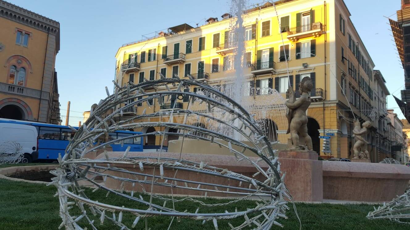 Riaperta la fontana di piazza Dante