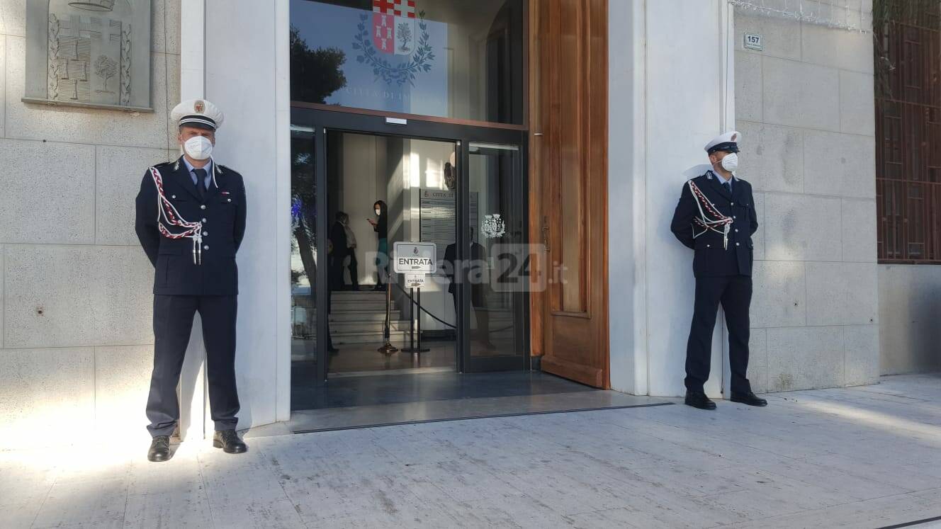 ingresso palazzo comunale imperia 