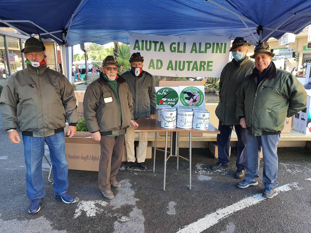 “Un panettone per beneficienza”, la soddisfazione del gruppo Alpini di Vallecrosia