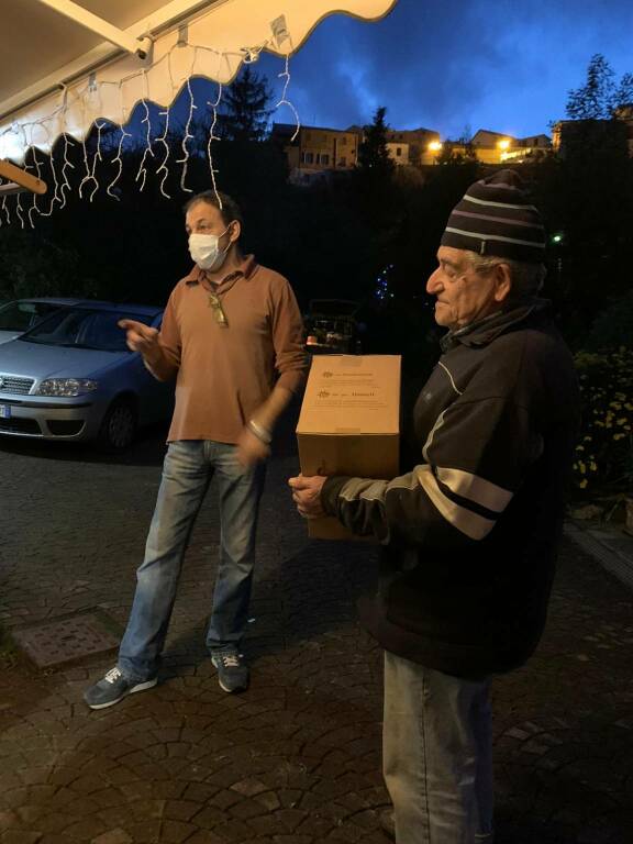 Pane della vigilia e consegna pacchi natalizi a Pontedassio