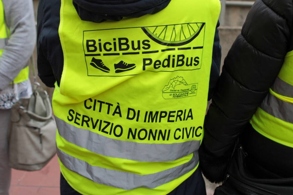 A Imperia gli alunni prendono il Pedibus: «Attivo su due scuole, vogliamo potenziarlo in tutta la città»