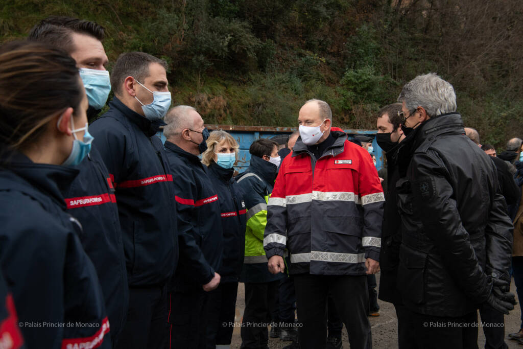 Il principe Alberto di Monaco in visita in Val Roya dopo il passaggio della tempesta Alex