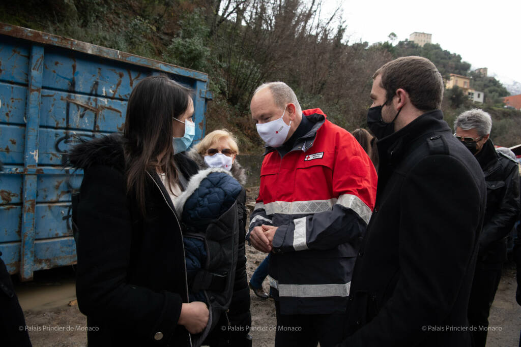 Il principe Alberto di Monaco in visita in Val Roya dopo il passaggio della tempesta Alex