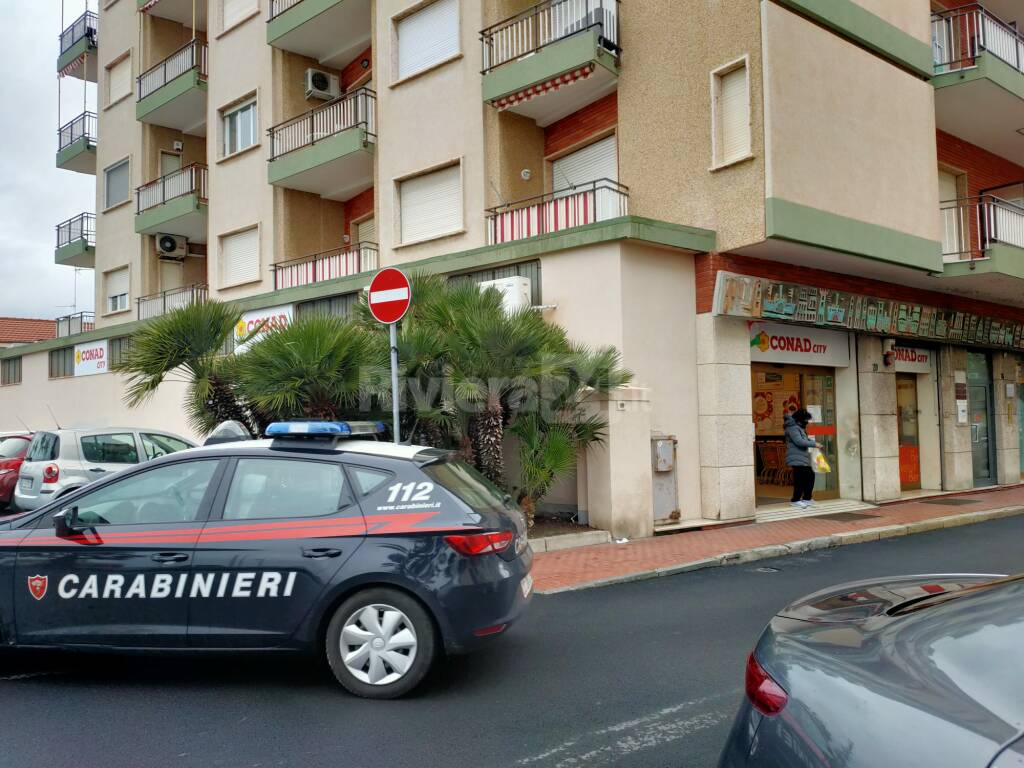 Bordighera, tentata rapina al Conad. Malvivente fuggito