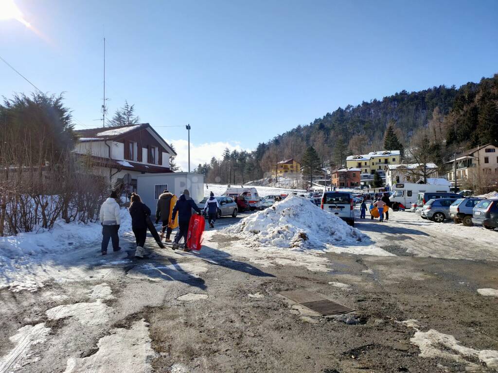 Ultimo giorno in “giallo”, assalto degli imperiesi sui prati imbiancati di Nava