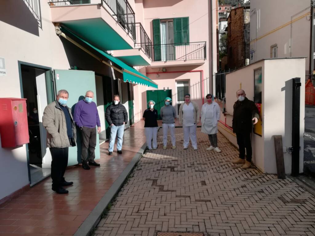 Pontedassio, Sindaco e consiglieri comunali in visita alla casa di riposo Opere Pie Agnesi per l’Epifania