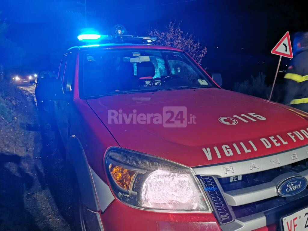 Molini di Triora, uomo sbanda con l’auto e finisce contro un albero