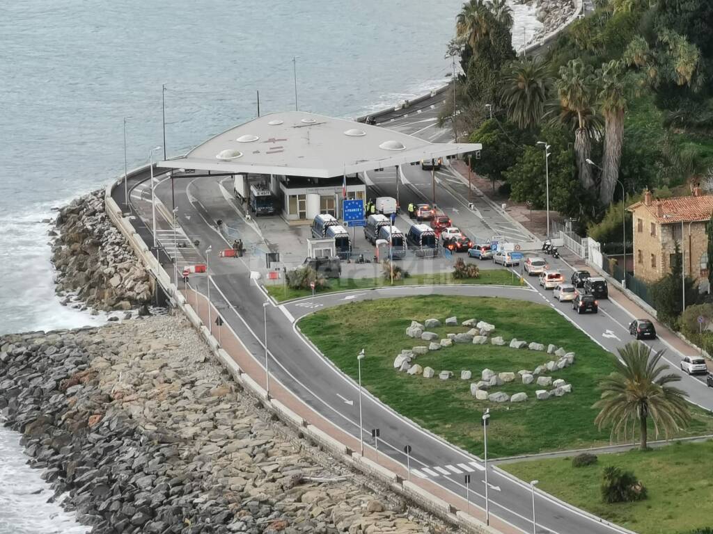 Caos targhe estere, a Ventimiglia primo veicolo dissequestrato