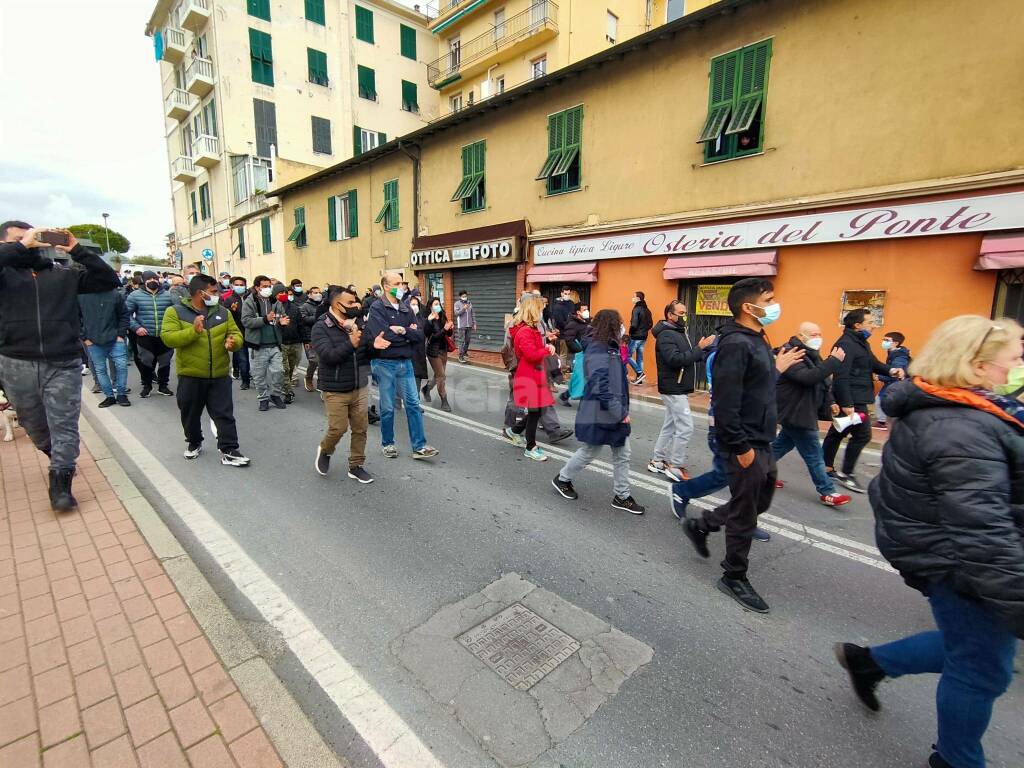 Ventimiglia, le partite Iva scendono in piazza. Manifestazione davanti al Comune