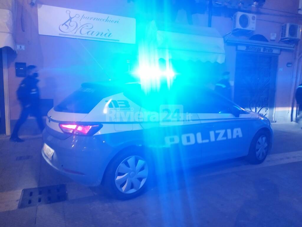 Imperia, assembramenti in piazza Doria davanti a un locale: intervento delle Forze dell’ordine