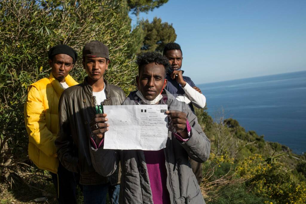 Ventimiglia migranti no border passo della morte grimaldi