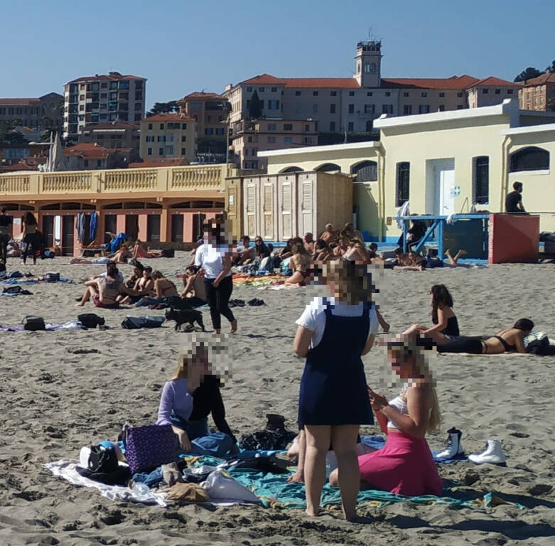 Assembramenti alla Spiaggia d’Oro, l’attrice imperiese Giorgia Brusco: «Cosa non ho capito?»