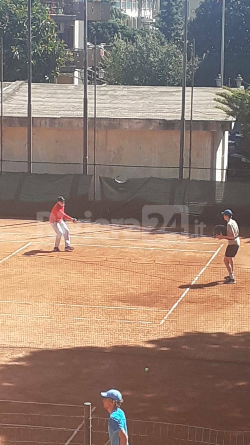 Jannik Sinner si allena nel prestigioso Bordighera Lawn Tennis Club