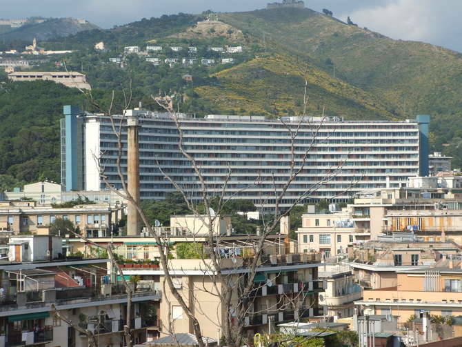 Covid, sospese le visite dei congiunti ai pazienti ricoverati nei reparti di degenza del Policlinico San Martino