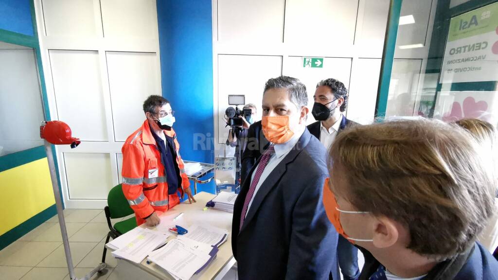 Taggia, il presidente Toti in visita al centro vaccini della nuova stazione