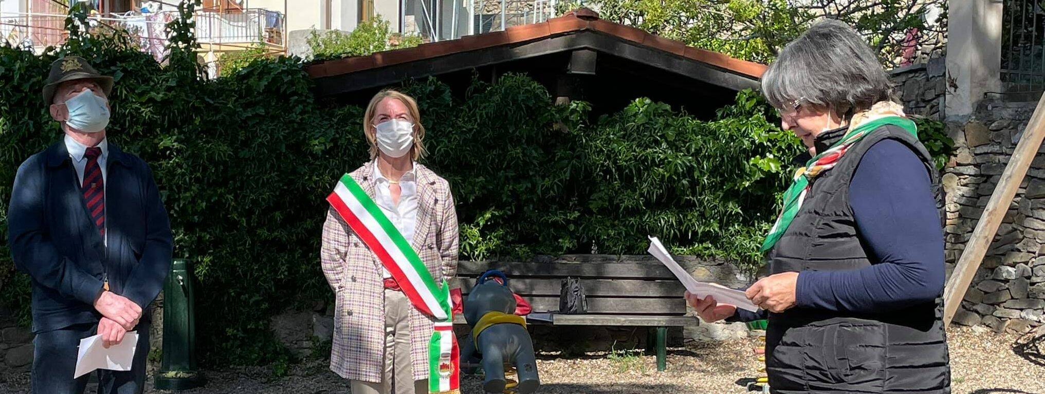 Vallebona celebra il 25 aprile, deposta una corona di alloro davanti al Monumento alla Resistenza