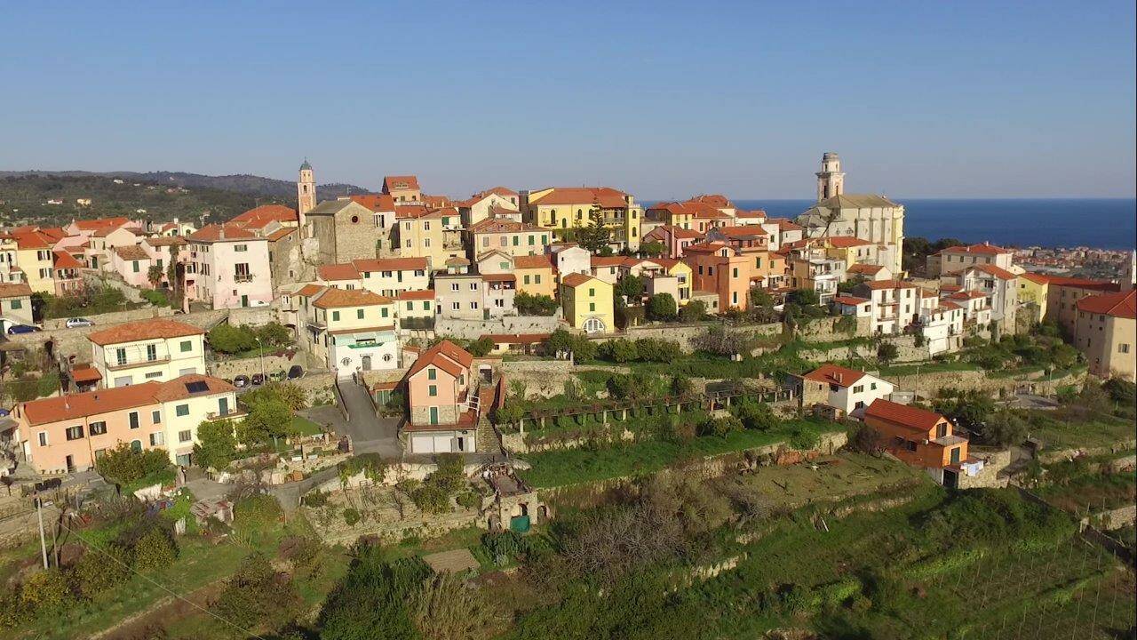 Camminate fra gli olivi domenica a Diano Castello e Cervo