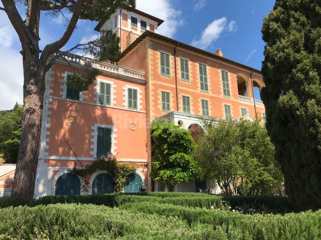 Ventimiglia, pic nic sull’erba ai Giardini Hanbury