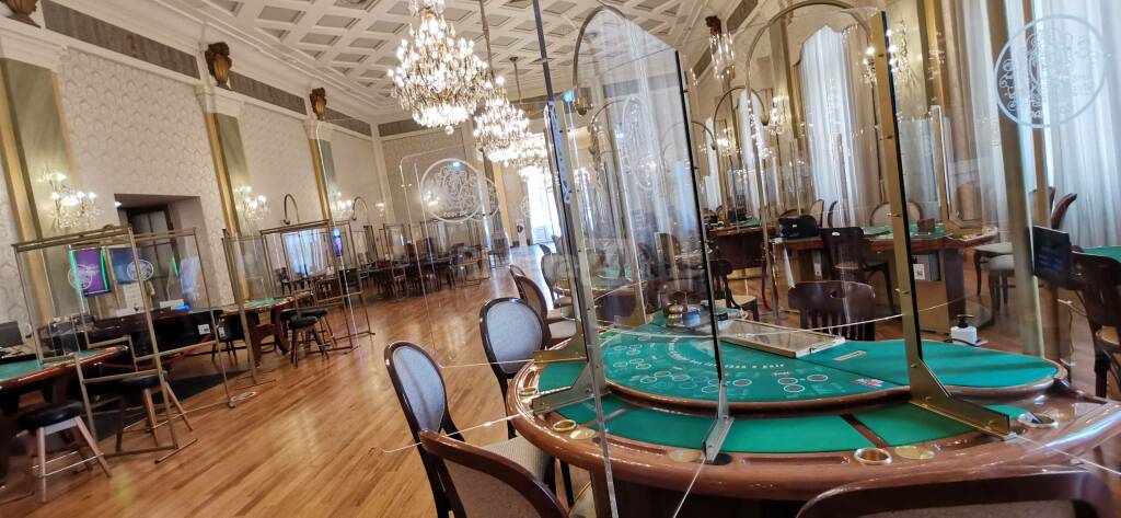 Il Casinò di Sanremo gioca all’incasso, modifiche alle regole di blackjack, punto banco e poker