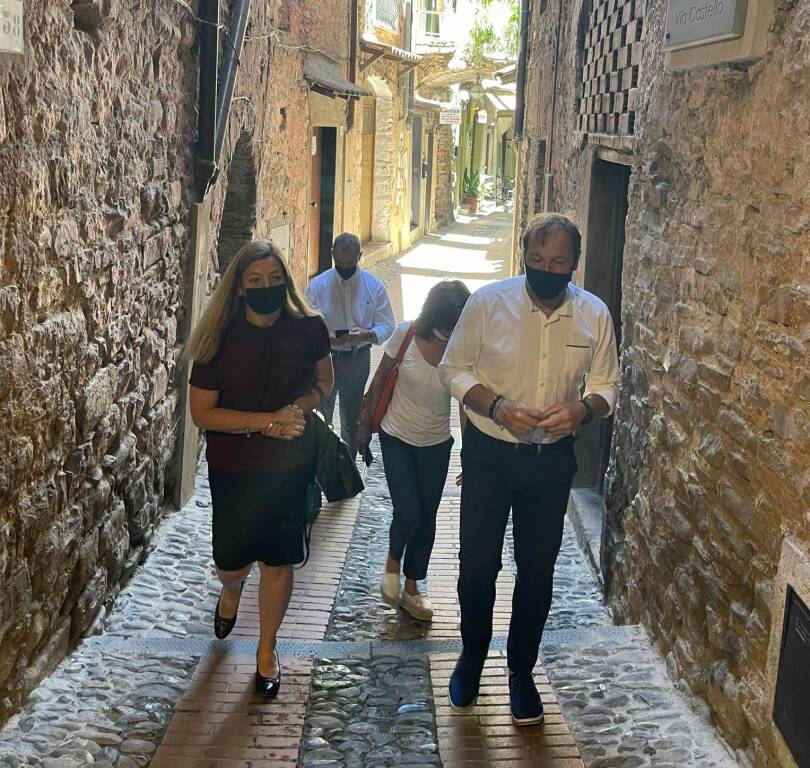 Il console generale russo Maria Vedrinskaya visita Dolceacqua