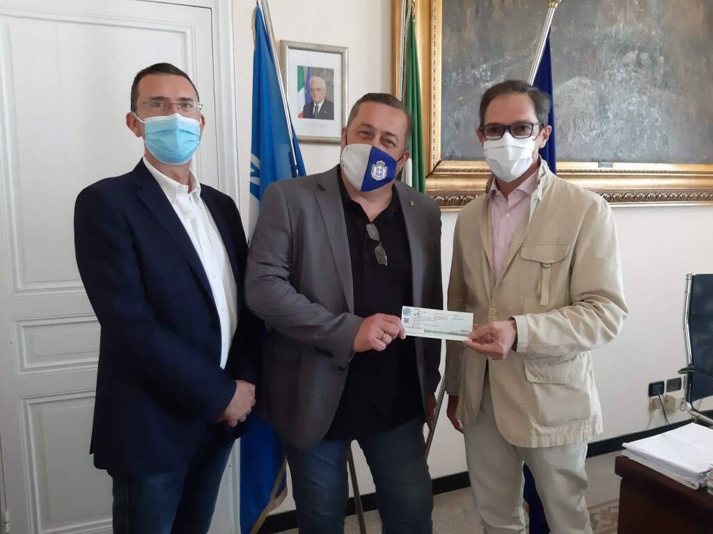 Bordighera, il sindaco Ingenito consegna il fondo di solidarietà a Francesco Verrando