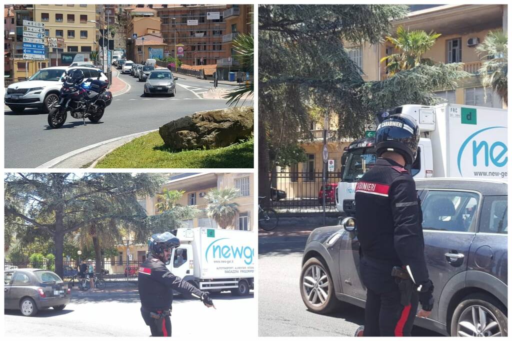 Imperia, macchia d’olio sulla rotonda di via Nizza: i carabinieri disciplinano il traffico