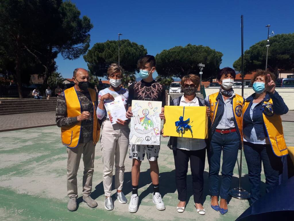 La scuola media Andrea Doria di Vallecrosia protagonista del concorso “Un poster per la pace”