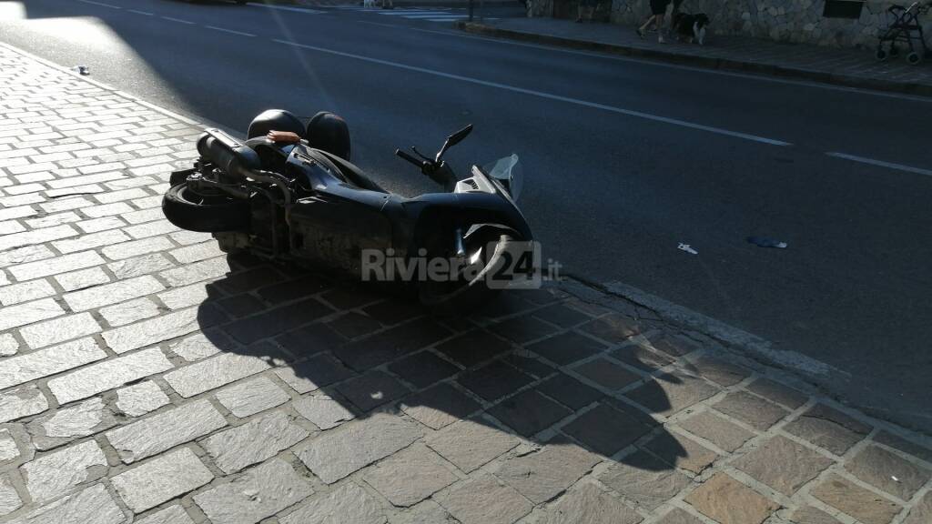 San Bartolomeo al Mare, incidente sull’Aurelia: grave una donna