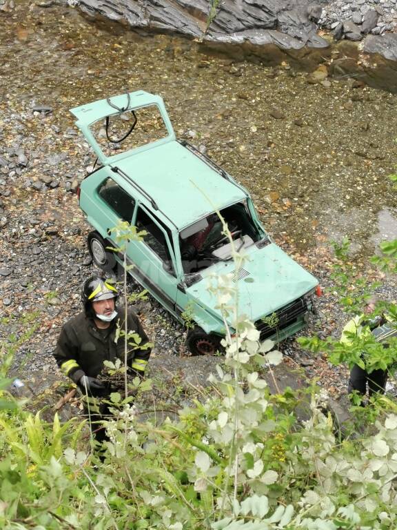 Pigna, con la Panda finisce nel dirupo: ferito giovane automobilista