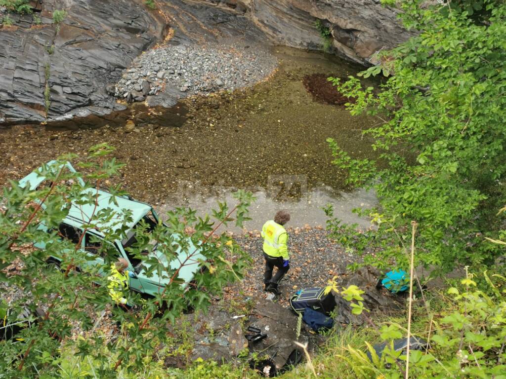 Pigna, con la Panda finisce nel dirupo: ferito giovane automobilista