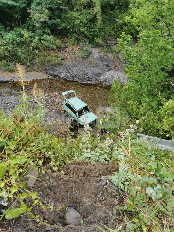 Pigna, con la Panda finisce nel dirupo: ferito giovane automobilista