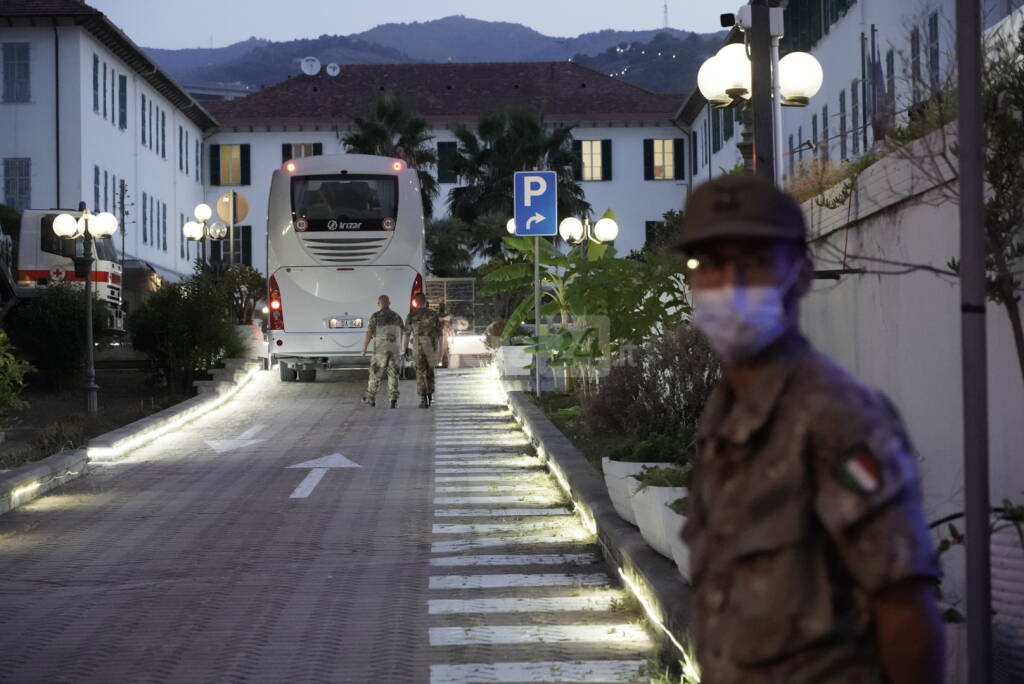 Afghanistan, trasferiti a Genova venti profughi ospiti del soggiorno militare di Sanremo